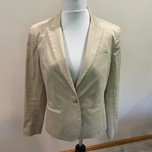 Banana Republic woman’s khaki blazer size 6